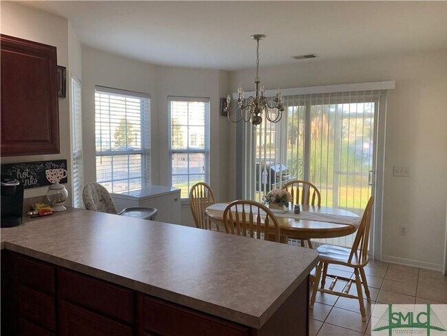 Foto del edificio - Cute, Convenient Townhome!