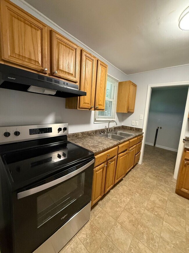 Building Photo - 515 Oak Ln