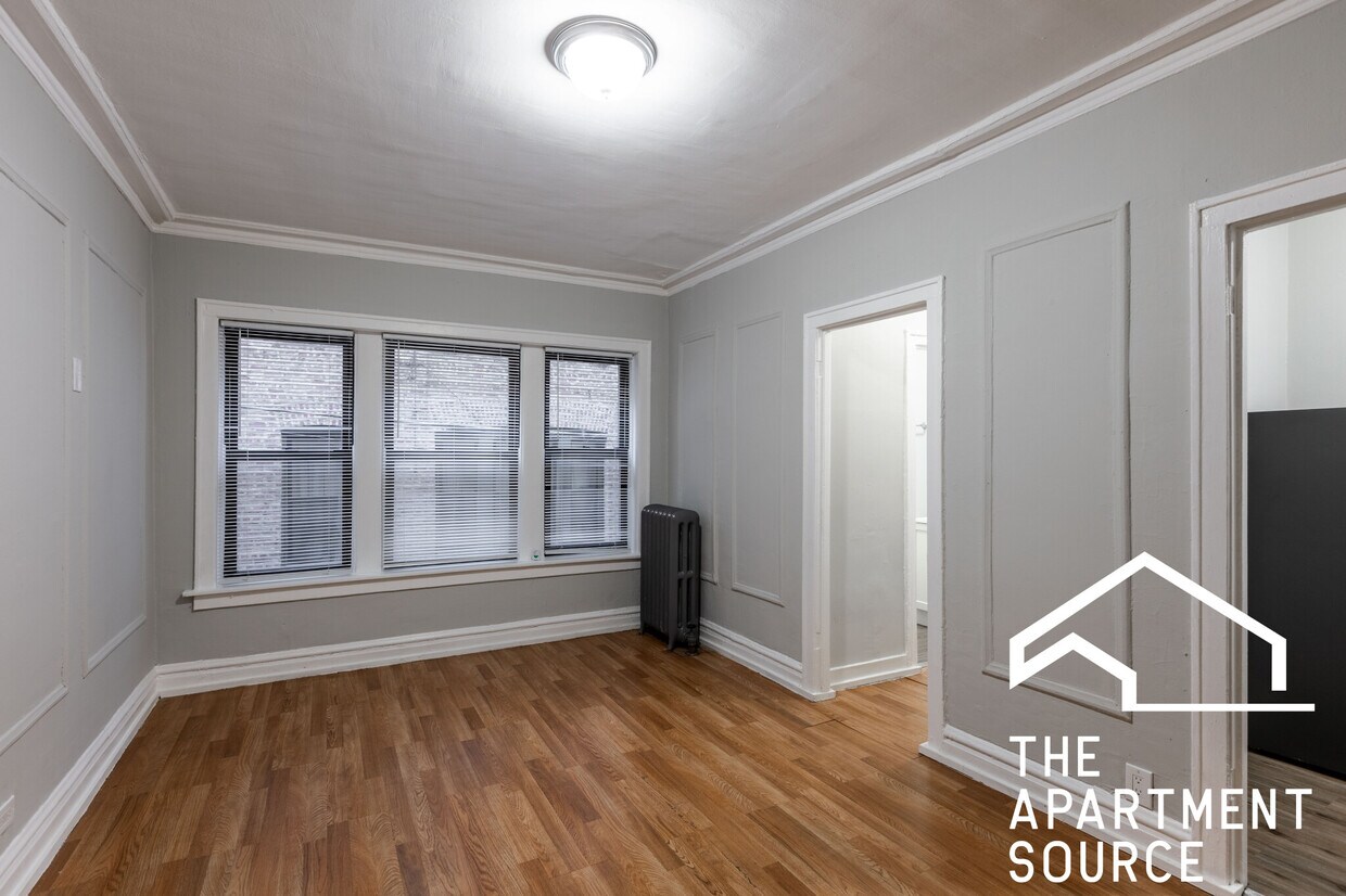 Foto principal - 5451 S Cornell Ave