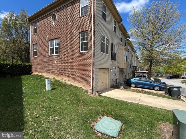 Building Photo - 2716 Stanton Rd SE