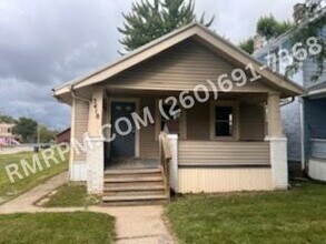Building Photo - 3418 Central Dr