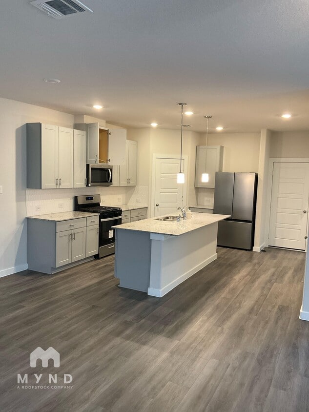 Foto principal - 14750 Slow River Ave