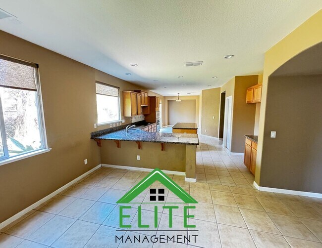 Foto del edificio - **Charming 5-Bed, 3-Bath Home in Prime Ros...