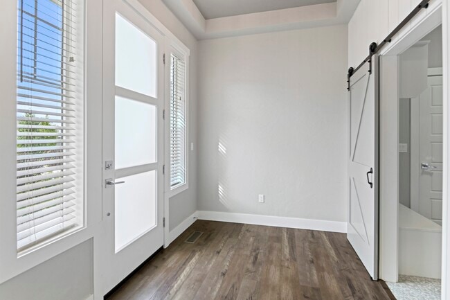 Building Photo - 23 W Arnaz St