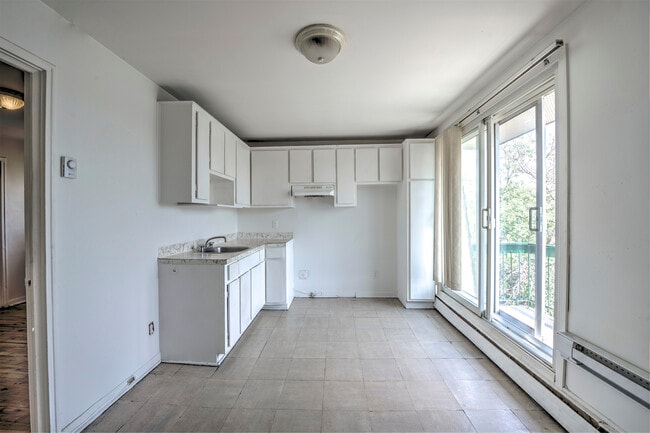 Building Photo - 402 Av. Copernic