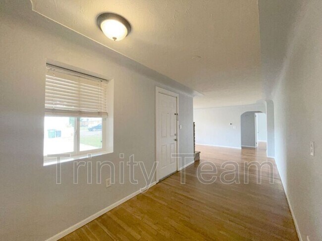 Foto del edificio - 3160 Kendall St