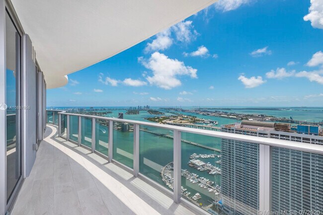 Foto del edificio - 488 NE 18th St