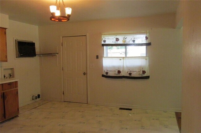 Building Photo - 301 El Paso St SW