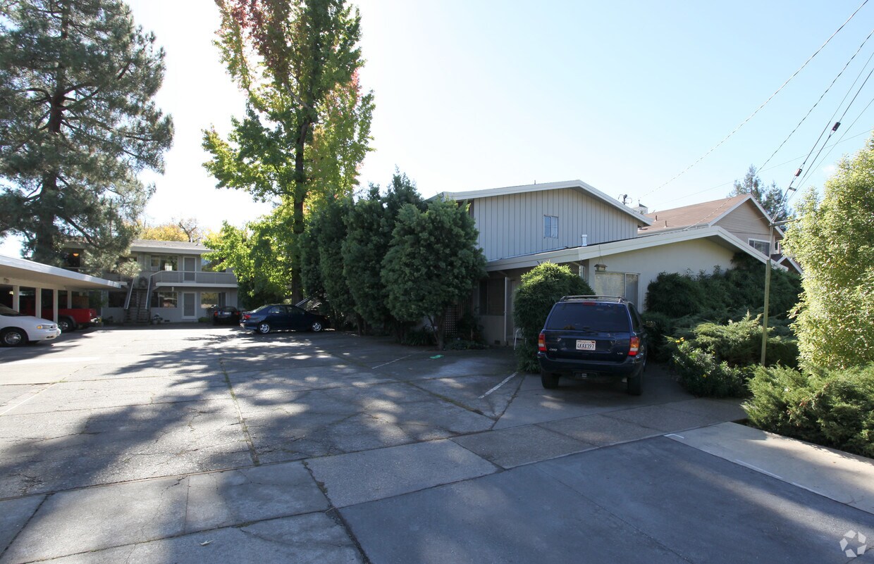 Building Photo - 57 Ross Ave