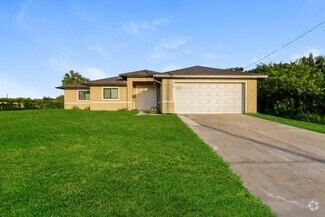 Building Photo - 520 Kilgour Ave S