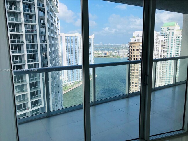 Building Photo - 495 Brickell Ave