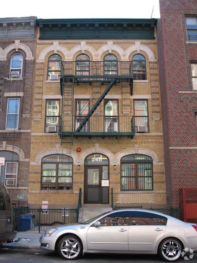 Foto del edificio - 248 Cornelia St