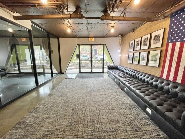 Building Photo - 5411 N Winthrop Ave