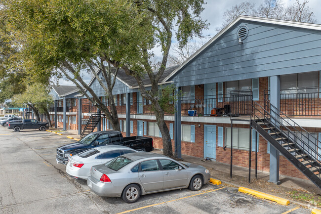 Building Photo - French Quarter Apartments