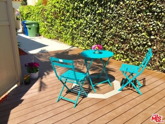 Foto del edificio - 1348 S Curson Ave