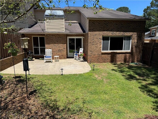 Foto del edificio - 4148 Fawn Ct NE