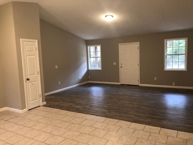 Building Photo - Renovated 3 Bedroom 2 Bath Home for Rent!