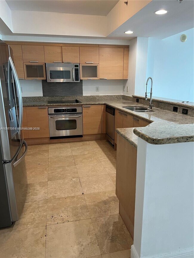 Building Photo - 14951 Royal Oaks Ln