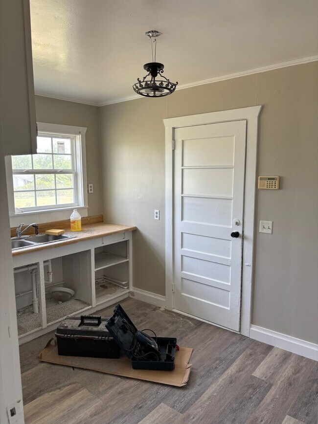 Foto del edificio - 3 Bed/1 Bath House UNDER RENOVATIONS