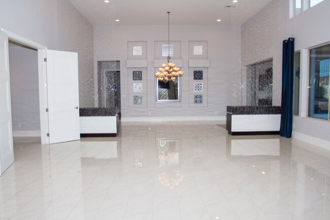 Foto del edificio - 7582 Corvina Ave