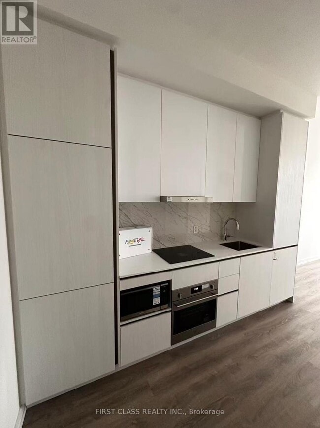 Building Photo - 8 Interchange Wy