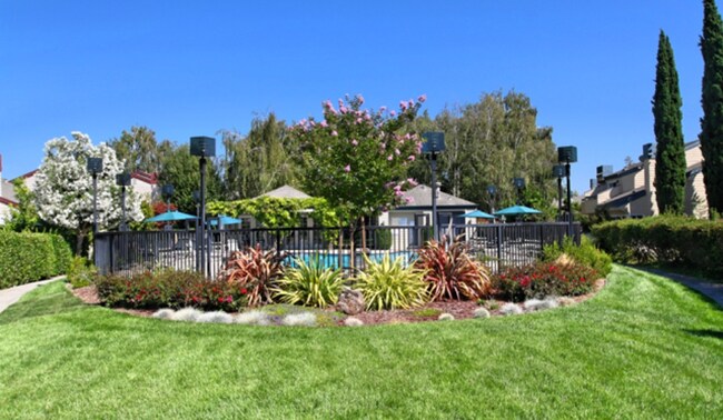 Vecindario - 1513 Fairway Green Circle