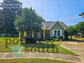 Building Photo - 7811 Coronet Ln