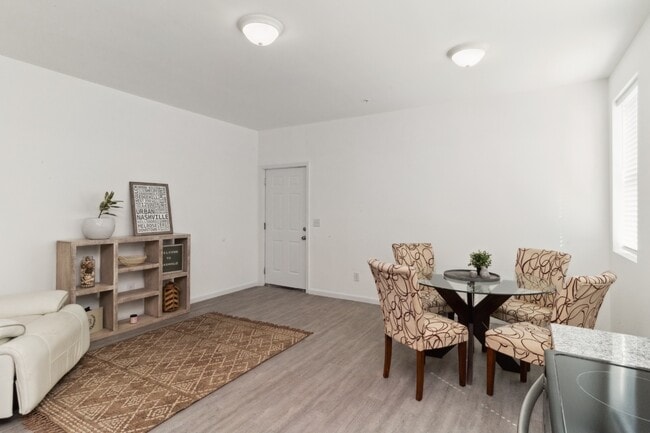 Building Photo - Hickory Flats