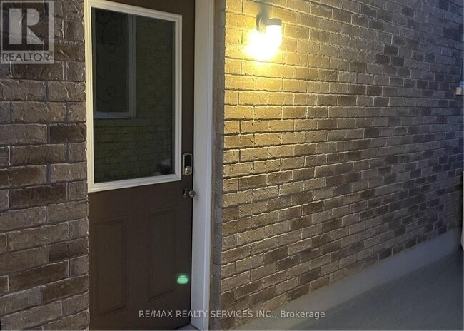Building Photo - 34 EBURY Dr