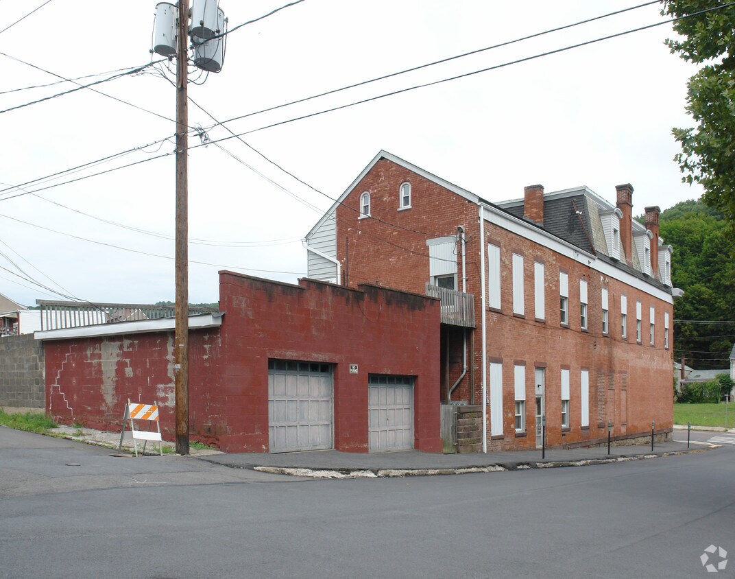 Building Photo - 506 Centre St