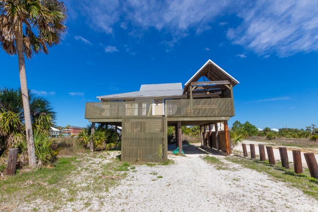Foto del edificio - 980 W Beach Blvd