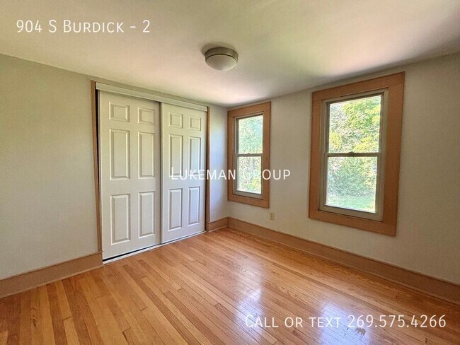 Foto del edificio - 904 S Burdick-2