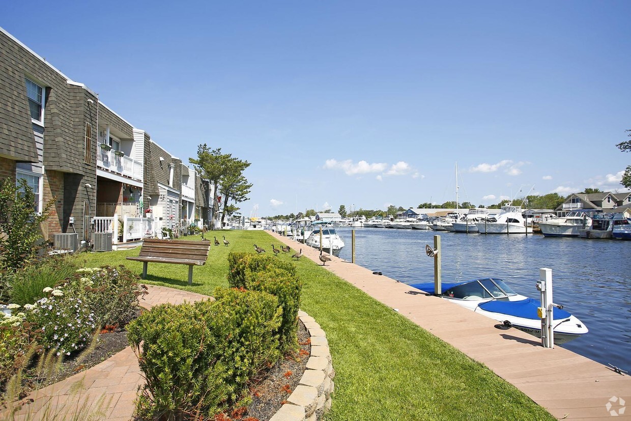 Boat Docks - Fairfield On The Bay