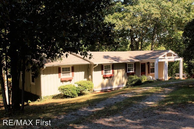 Building Photo - 2 br, 2 bath House - 203 Tall Pine Circle