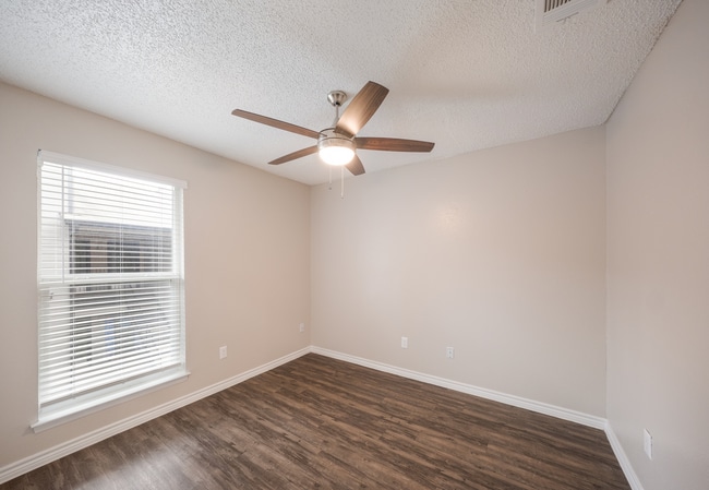 Bedroom B1-2BD 1BA-VatSoCo-003.jpg - V at SoCo