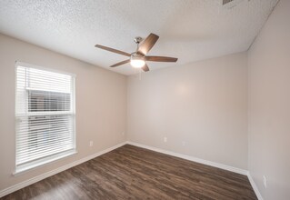 Bedroom B1-2BD 1BA-VatSoCo-003.jpg - V at SoCo
