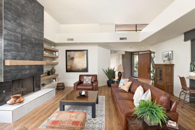 Building Photo - 10687 E Fernwood Ln