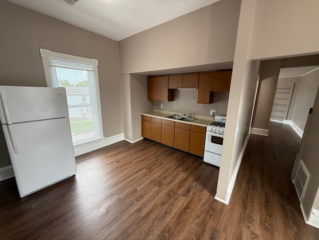 Building Photo - 501 south 10th street, Apartment D