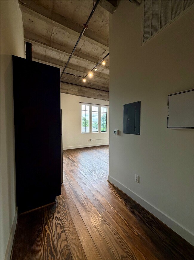Building Photo - 4411 Dallas St