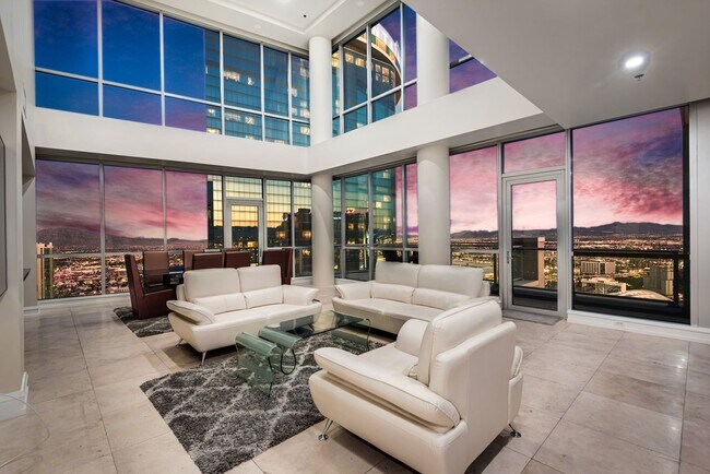 Foto del edificio - Sky Las Vegas 4305- Stunning City Views from this Fully Furnished, 3Bd, 3-Story Penthouse Residence