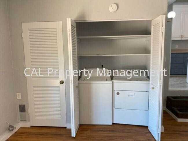 Foto del edificio - 3 Bedroom and 1.5 Bathroom home in Del Rey...