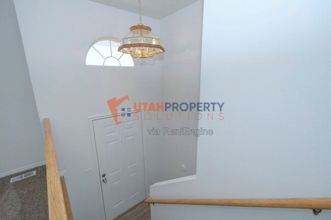 Building Photo - 496 W 330 S