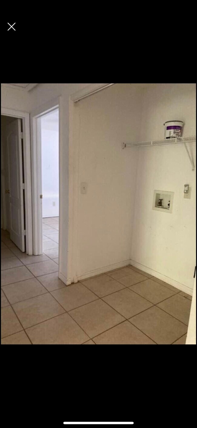 Foto del edificio - 3241 Courtney Dr