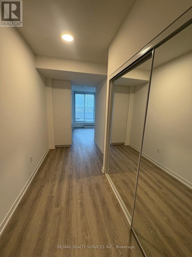 Building Photo - 8 Interchange Wy