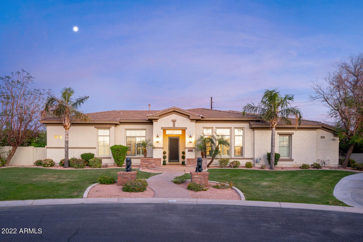 Primary Photo - 3527 E Indigo Cir