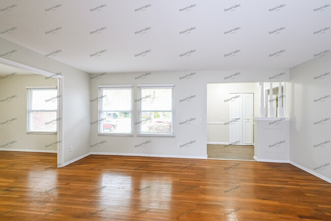 Foto del edificio - 10621 Langford Dr