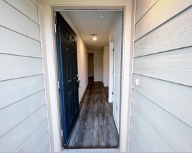 Building Photo - 15717 Del Norte Dr