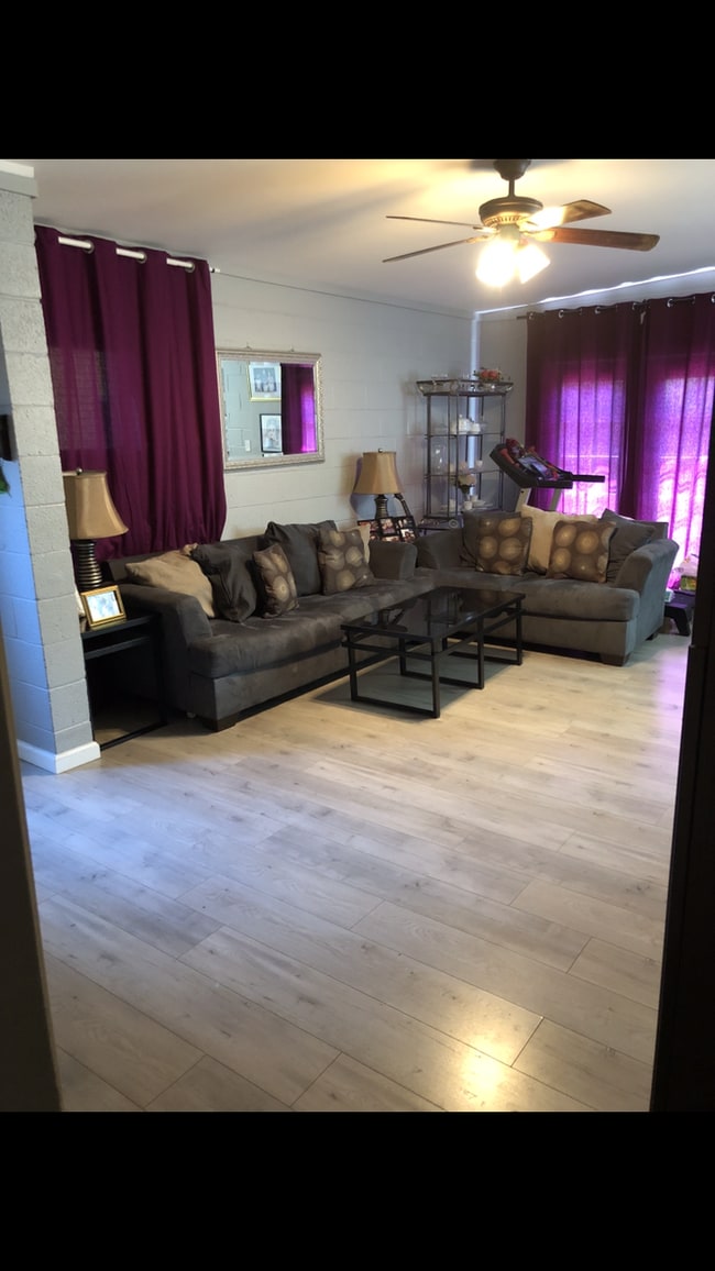 Foto del edificio - 540 W Elm Ave