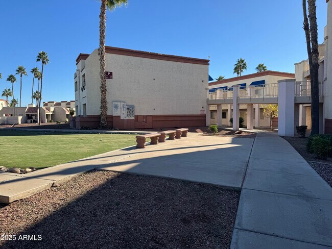 Foto del edificio - 12123 W Bell Rd