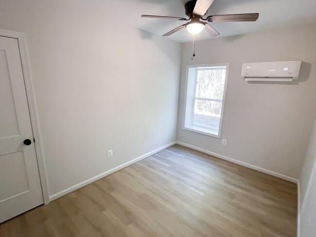 Foto del edificio - 17476 Piney Point Rd